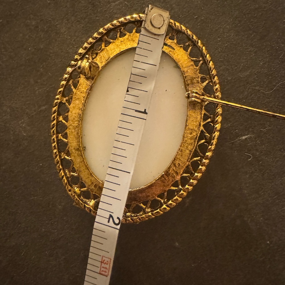 Painted Floral Ceramic Goldtone Brooch - Picture 7 of 7